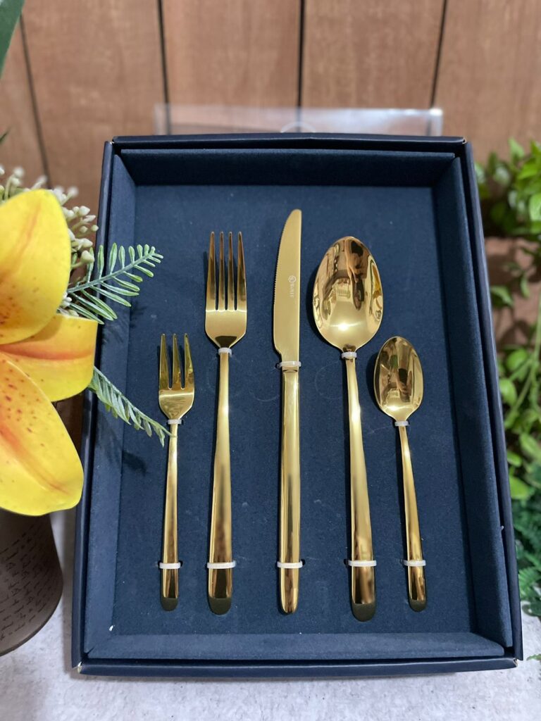 Faqueiro em Aço Inox c/ Caixa Litografada Dourado Viena | OCKA HOME